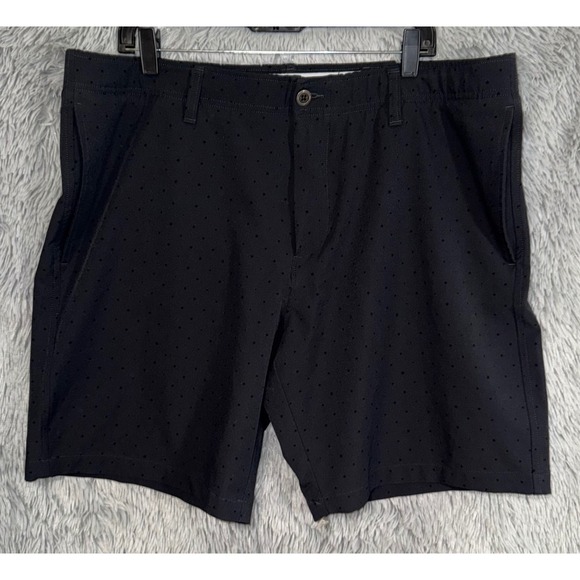 Under Armour Other - Under Armour‎ Golf Shorts Black Perforated Flat Front Mens Size 40